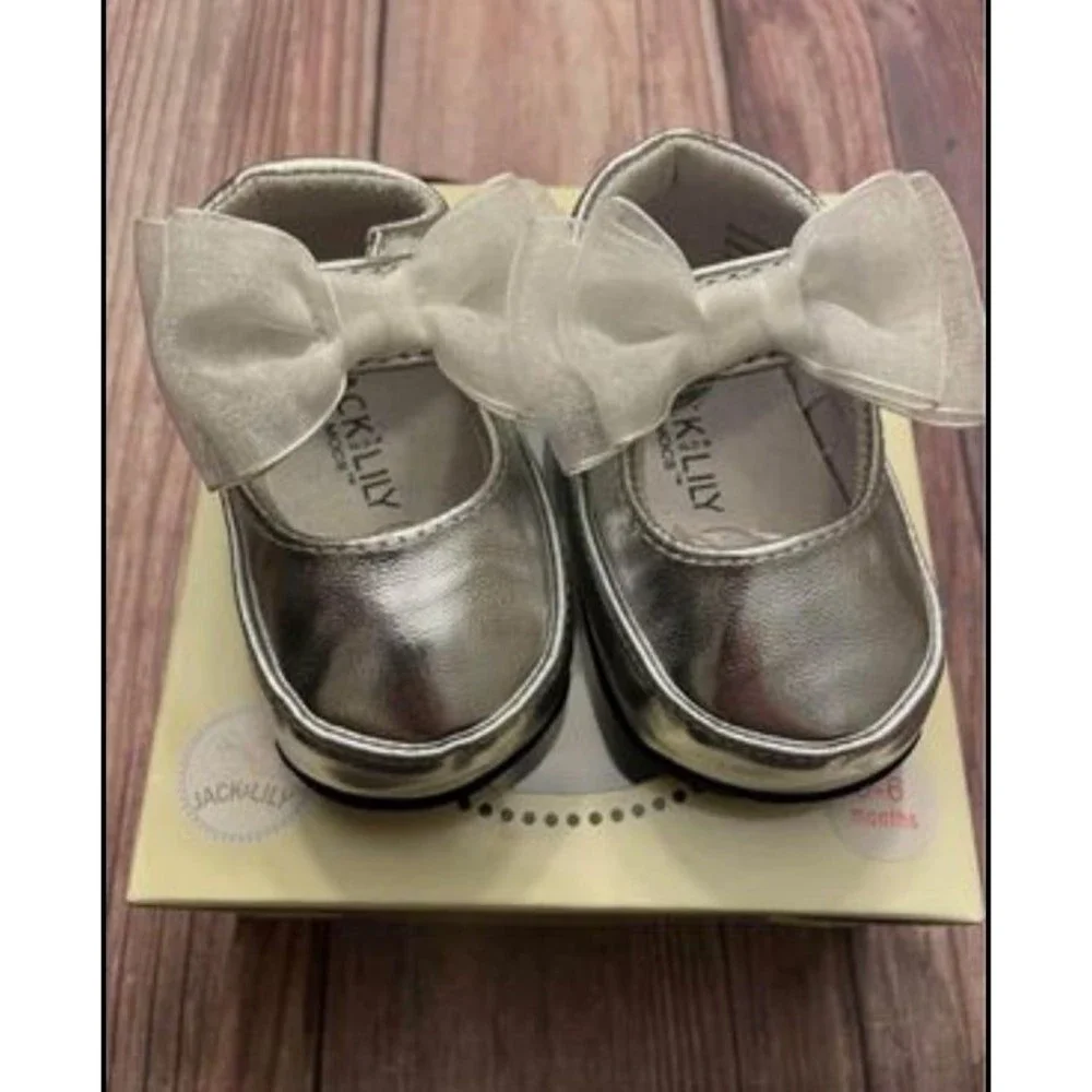 NEW! Jack and Lily My Mocs, Baby Girl Silver Moccasins, Size 2-3